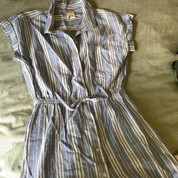 Cute Stripped Linen Dress with Drawstring detail. Size Medium - Picture 2 of 3